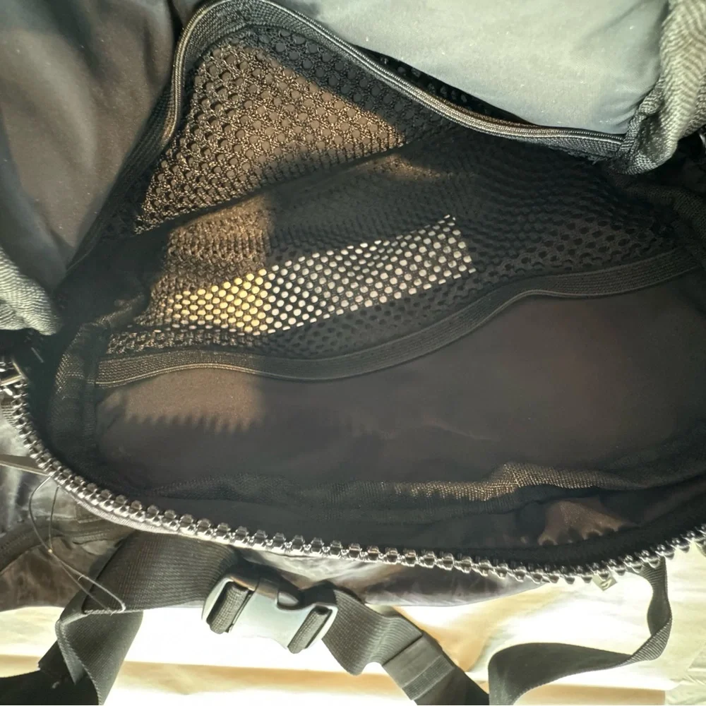 🔥FABLETICS Black Camouflage Men's Bag🔥 - Picture 8 of 8